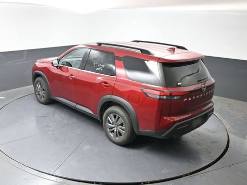 Used 2025 Nissan Pathfinder SV FWD image 21