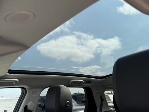 Used 2024 Land Rover Discovery Sport S image 14