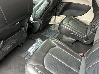 Used 2024 Chrysler Pacifica Touring-L