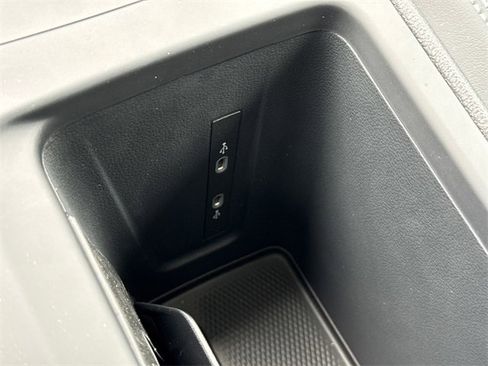 New 2026 Volkswagen Tiguan SE image 32