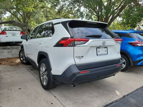 Used 2019 Toyota RAV4 XLE Premium FWD image 6