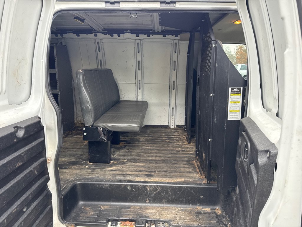 Used 2018 Chevrolet Express 2500 Extended RWD image 12