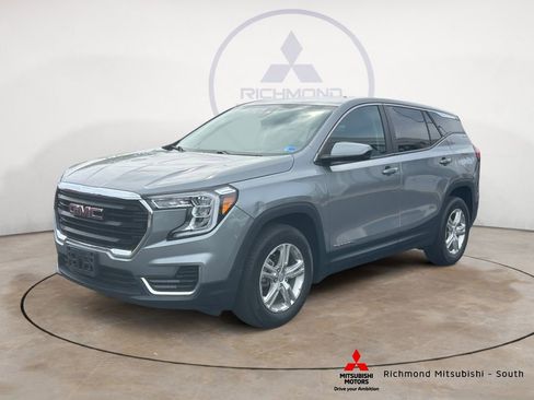 Used 2023 GMC Terrain SLE w/ LPO, Floor Liner Package FWD image 7
