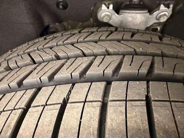 Used 2024 Ford Explorer XLT w/ XLT Sport Appearance Package AWD/4WD image 15