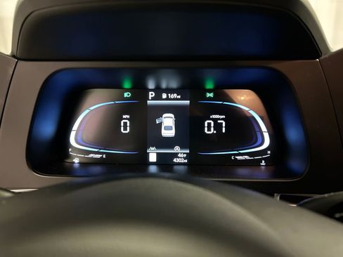 Used 2025 Hyundai Elantra SE image 14