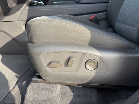 Used 2025 GMC Acadia Elevation image 15