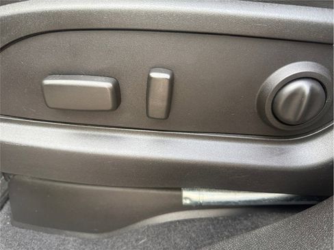 Used 2014 Chevrolet Traverse LTZ image 32