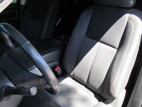Used 2017 Nissan Titan SV RWD image 11