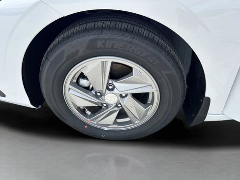 New 2026 Hyundai Elantra SE FWD image 32