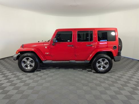 Used 2016 Jeep Wrangler Unlimited Sahara image 8