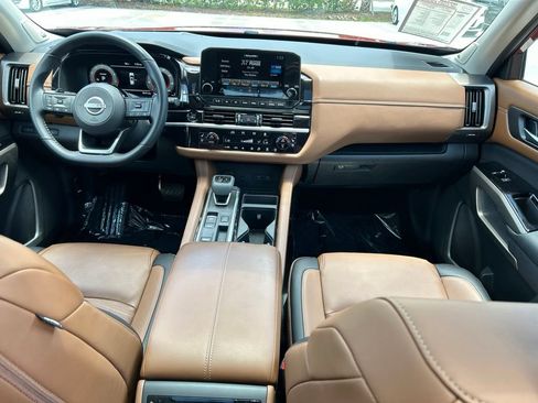 Certified 2025 Nissan Pathfinder Platinum w/ Cargo Package FWD image 12