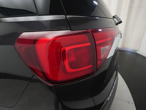 Used 2018 GMC Acadia Denali w/ Technology Package image 33