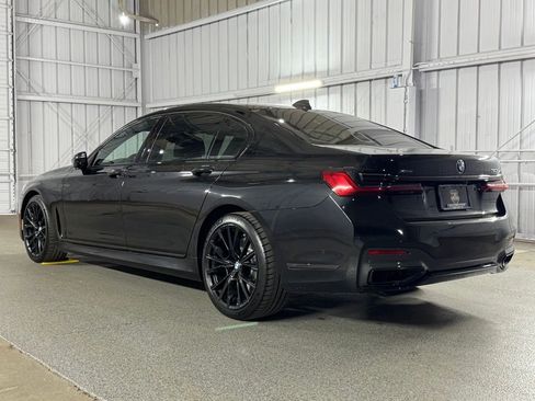 Used 2021 BMW 750i xDrive w/ Executive Package AWD/4WD image 13