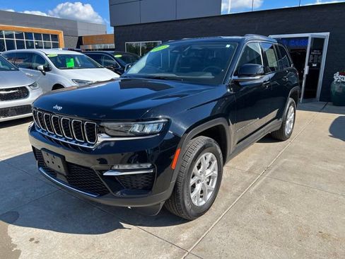 Certified 2023 Jeep Grand Cherokee Limited AWD/4WD image 3