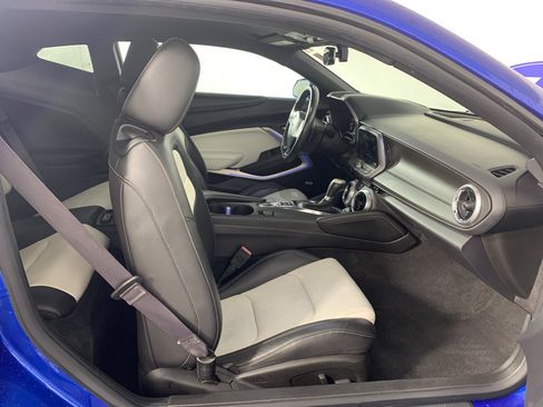 Used 2016 Chevrolet Camaro LT RWD image 32