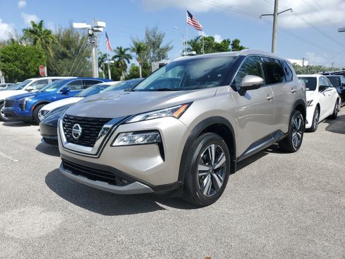 Used 2021 Nissan Rogue SL image 3