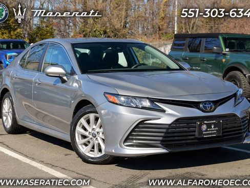 Used 2022 Toyota Camry LE w/ Carpet Mat Package (TMS) FWD image 1