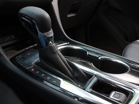 Used 2024 Chevrolet Equinox Premier AWD/4WD image 15