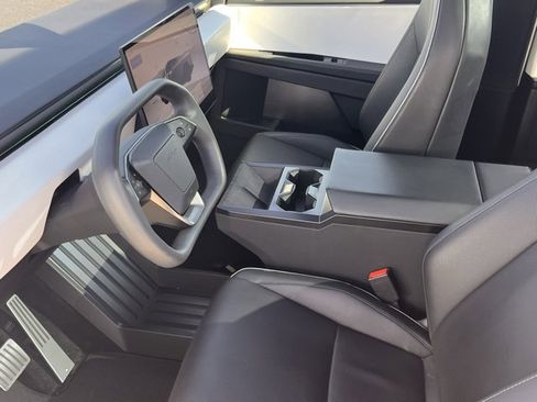 Used 2024 Tesla Cybertruck AWD Crew Cab image 11