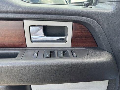 Used 2014 Ford F150 King Ranch w/ King Ranch Luxury Package image 19