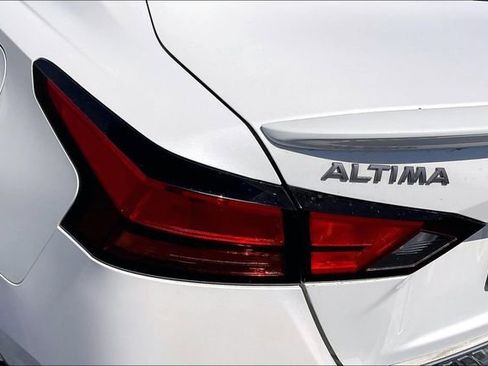 Certified 2023 Nissan Altima 2.0 SR FWD image 28