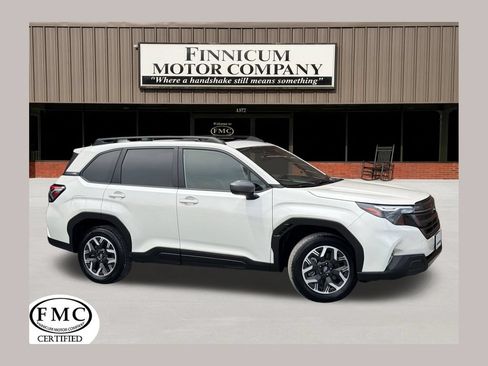 Used 2025 Subaru Forester Premium AWD/4WD image 1