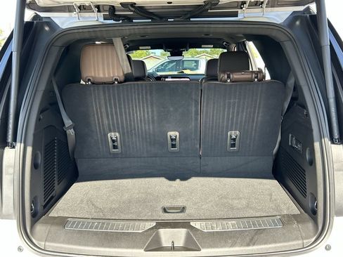 Used 2025 Chevrolet Tahoe High Country AWD/4WD image 26