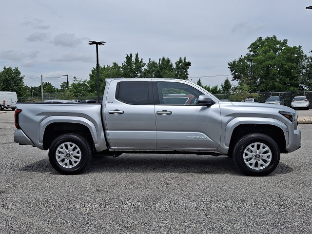 Used 2024 Toyota Tacoma SR5 AWD/4WD image 10