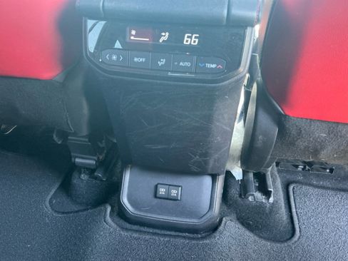 Used 2021 Toyota Highlander XSE AWD/4WD image 30