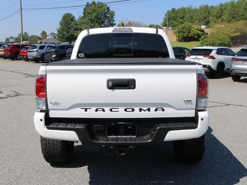 Used 2020 Toyota Tacoma TRD Off-Road w/ TRD Premium Off Road Package AWD/4WD image 4