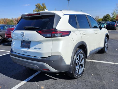 Used 2023 Nissan Rogue SV w/ SV Premium Package image 11