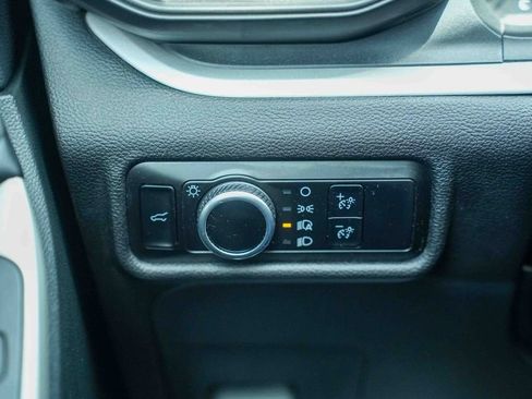 Used 2023 Ford Explorer XLT AWD/4WD image 31