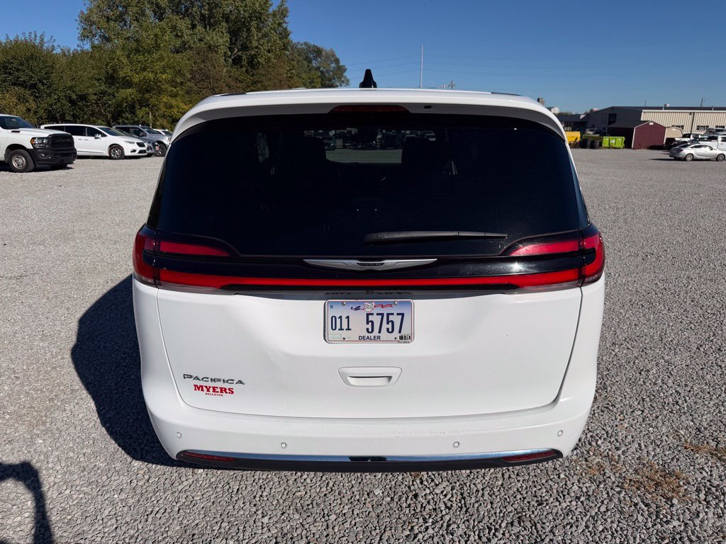 Used 2025 Chrysler Pacifica Select FWD image 31