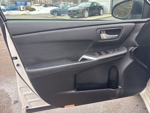 Used 2015 Toyota Camry SE image 38