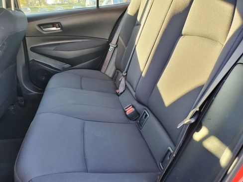 Used 2021 Toyota Corolla LE image 9