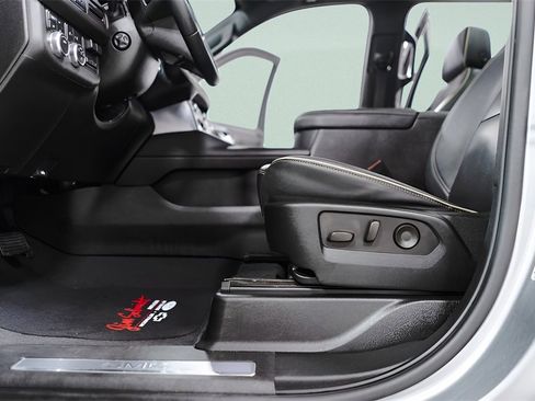 Used 2023 GMC Yukon SLT w/ SLT Luxury Package image 26