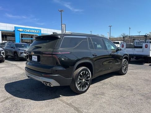 New 2026 Chevrolet Traverse LT w/ Sun and Wheel Package FWD image 3