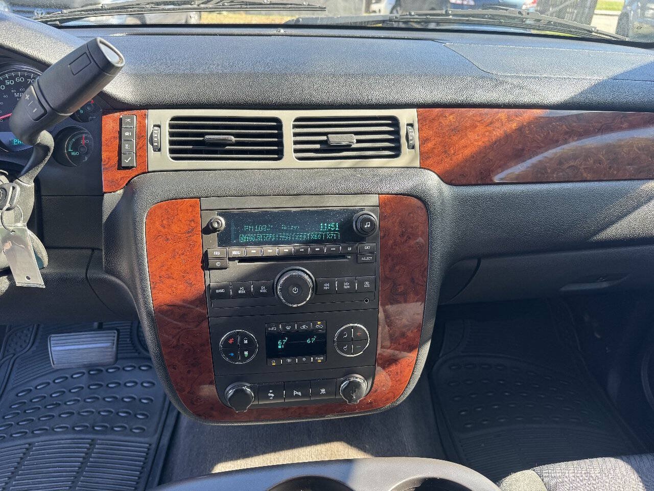 Used 2011 Chevrolet Avalanche LT AWD/4WD image 23