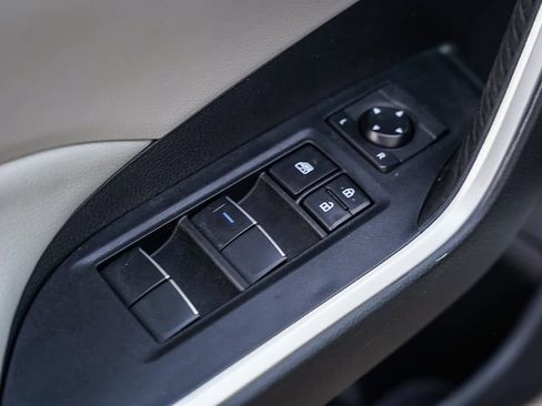 Used 2020 Toyota RAV4 XLE Premium image 19