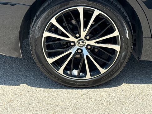 Used 2020 Toyota Camry SE w/ Convenience Package FWD image 9