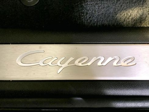 Used 2022 Porsche Cayenne image 19