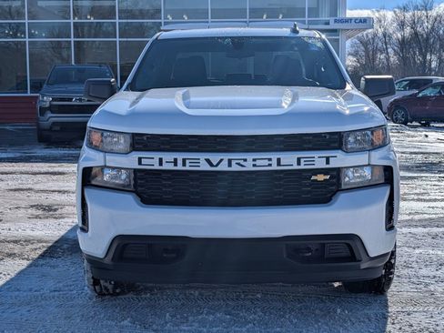 Used 2019 Chevrolet Silverado 1500 Custom w/ Custom Value Package image 2