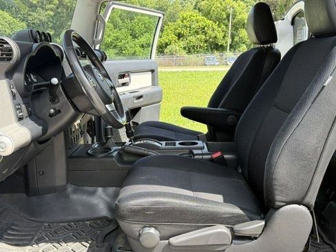 Used 2010 Toyota FJ Cruiser 4WD image 24