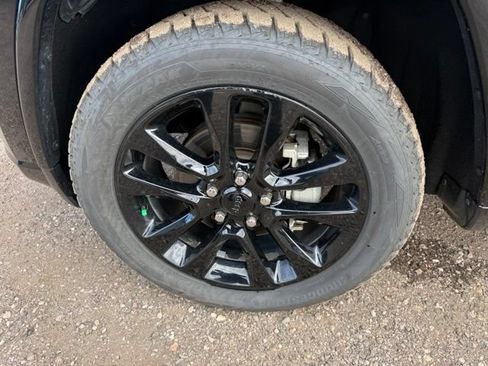 Used 2019 Jeep Grand Cherokee Altitude AWD/4WD image 11