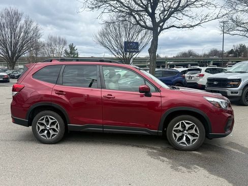 Used 2019 Subaru Forester Premium image 5