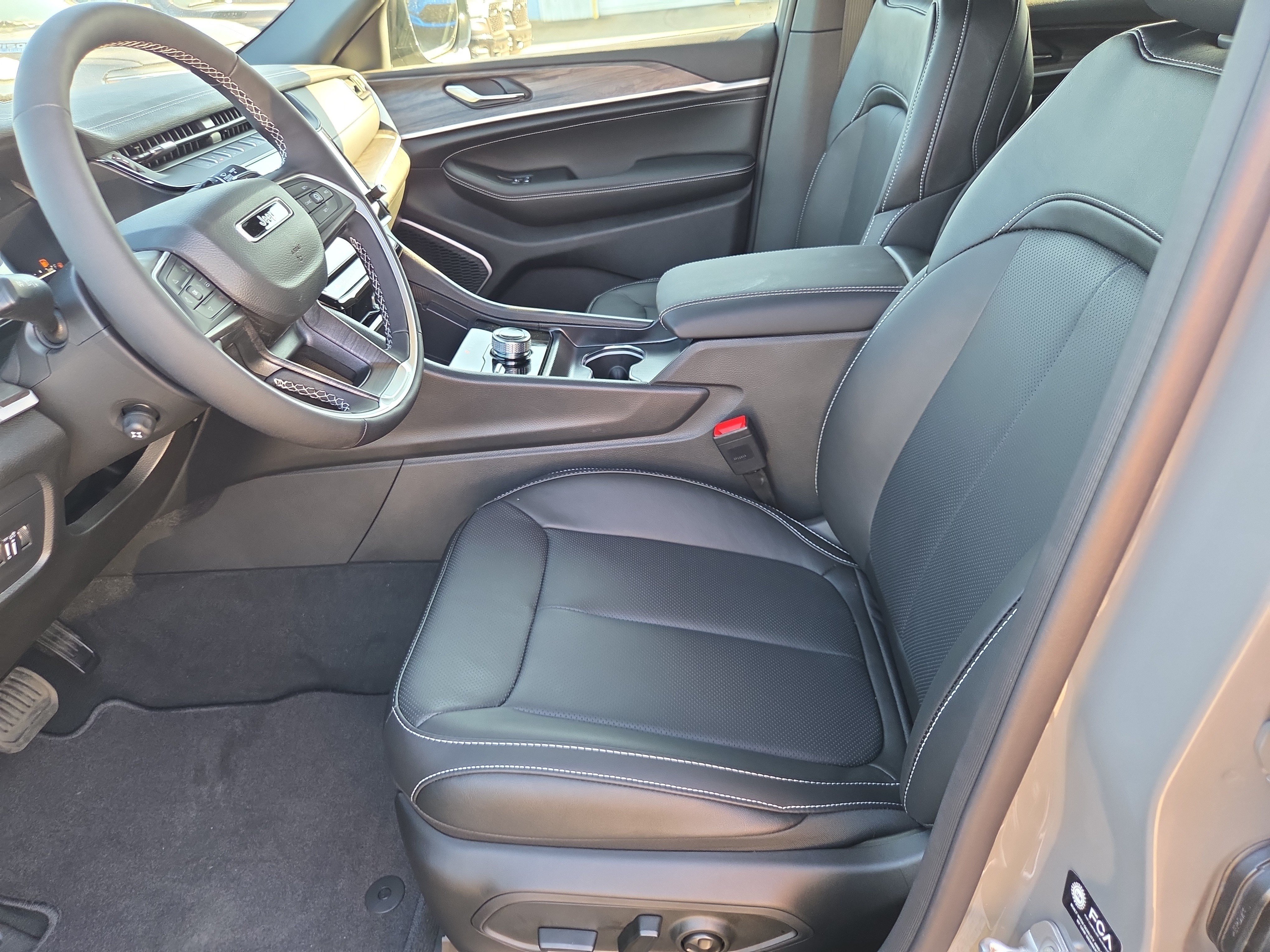 New 2027 Jeep Grand Cherokee Limited AWD/4WD image 4