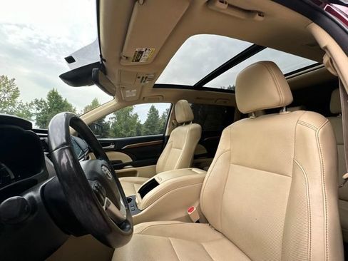 Used 2017 Toyota Highlander Limited Platinum AWD/4WD image 14