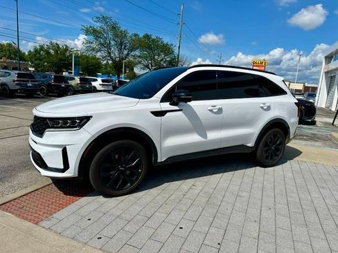 Used 2023 Kia Sorento SX AWD/4WD image 3