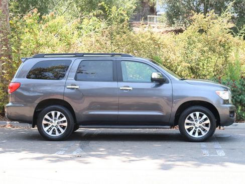 Used 2017 Toyota Sequoia Limited w/ Safety & Convenience Package AWD/4WD image 10