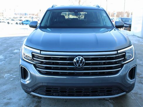 Certified 2024 Volkswagen Atlas SE image 2